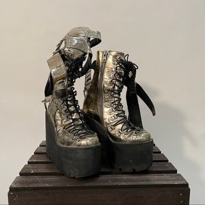 Metallic Ultra-Platform Boots